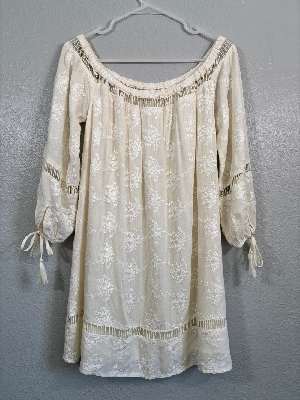 ASTR The Label off shoulder cream embroidered shift dress Sz. S
